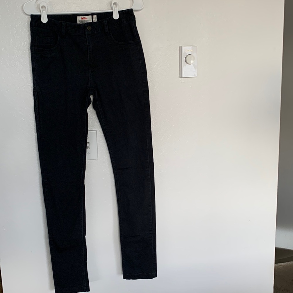FJALL Raven women’s black jean reg length size US 29” EU 38